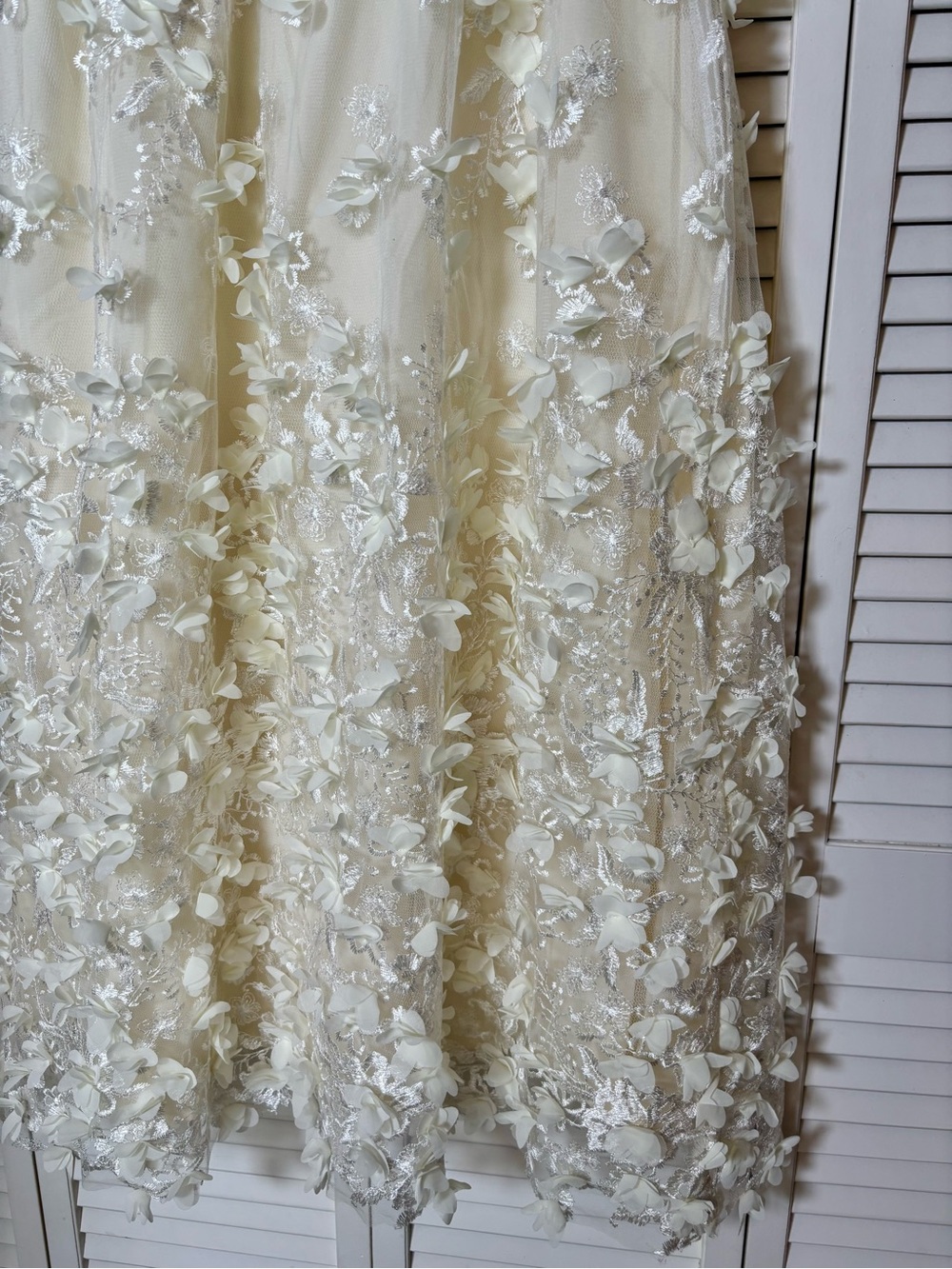 Boutique Just Me Ivory 3D Floral Embellished Appliqué Maxi/Midi Dress Size Large - Picture 7 of 11